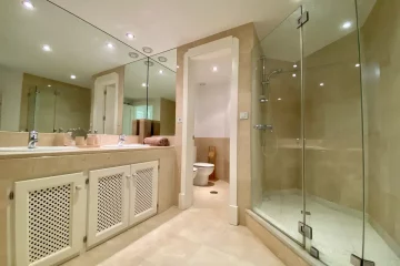 Sotogrande Puerty Luxury Apartment Bathroom 1 (1)